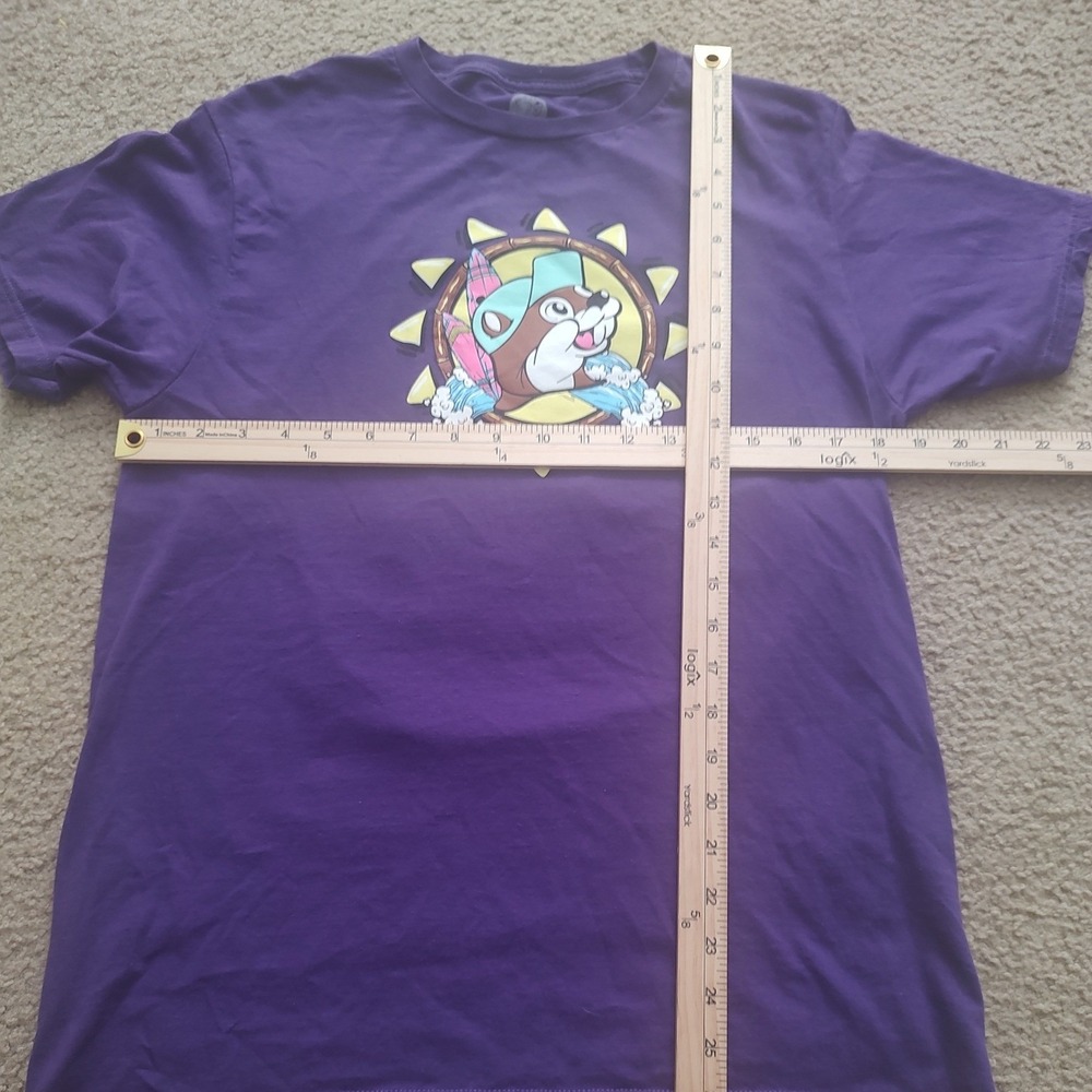 Bucees T‎ Shirt Graphic Print Purple Cartoon Beaver Surfing Size M